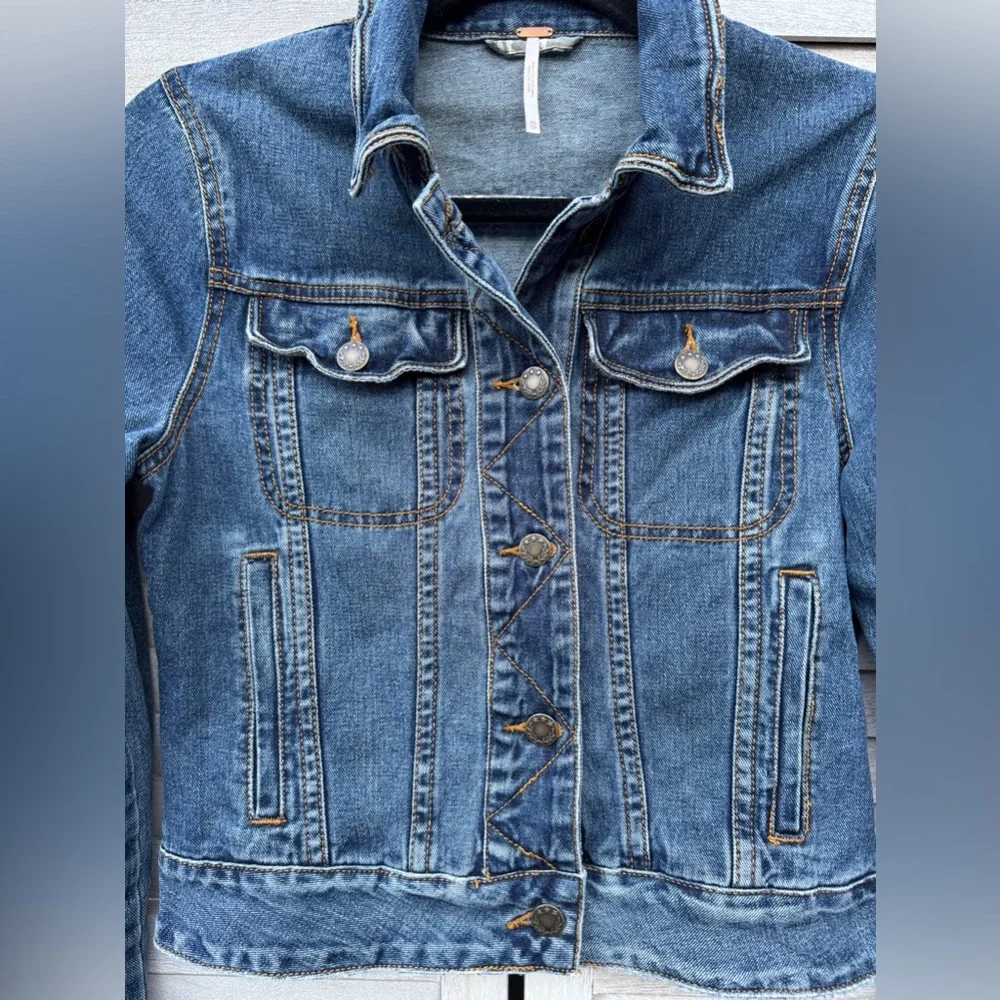 Free People Medium Blue Jean Jacket. Great Condition. Size XS Festival Classic - Picture 10 of 15